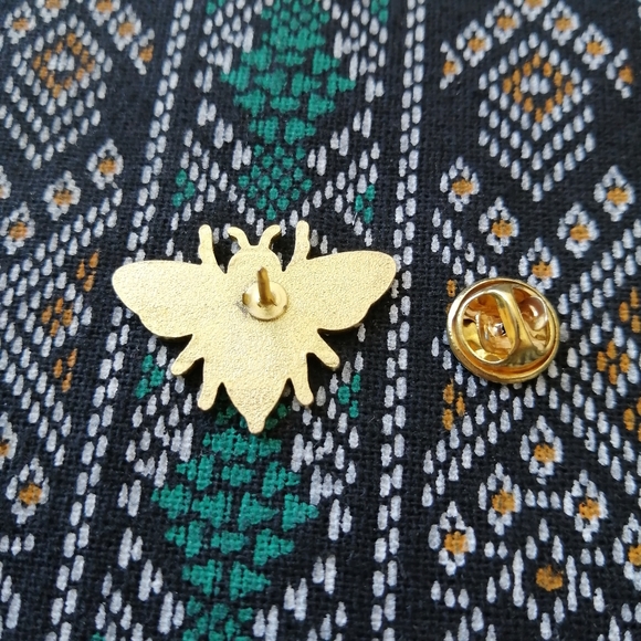 📍2/20$ Bee Kind Enamel Pin NWOT - Picture 4 of 5